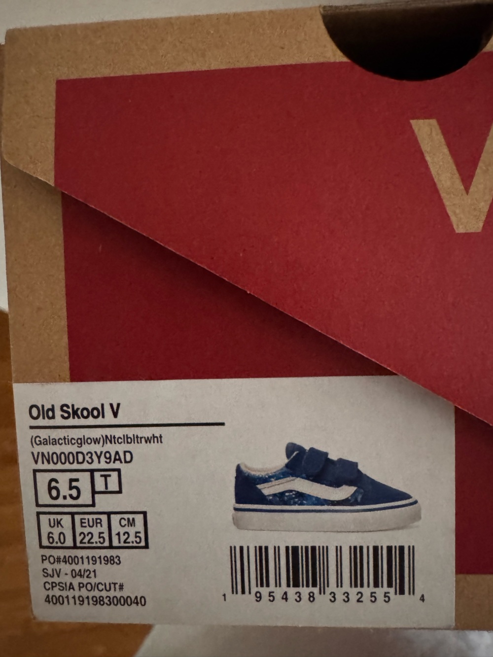 Vans Kids Old Skool V Velcro Sneakers in blue and White